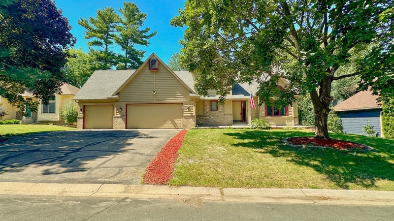 5440 Riverwood Ln, Savage, MN 55378