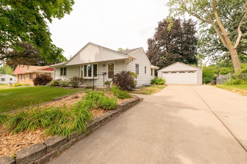 671 58th Ave NE, Fridley, MN 55432
