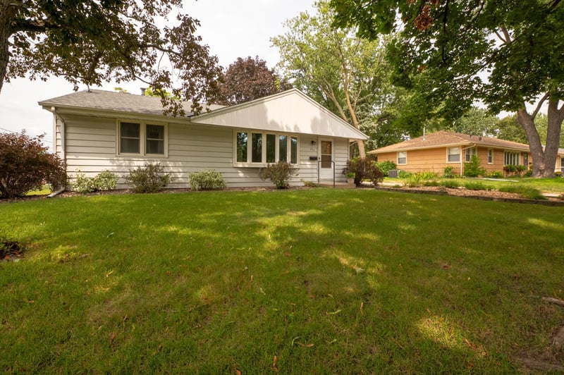 671 58th Ave NE, Fridley, MN 55432