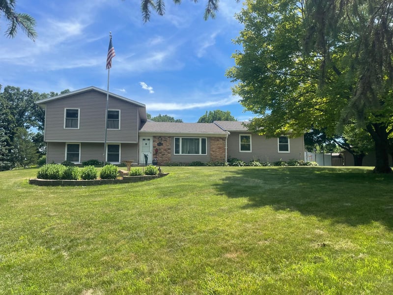 3925 8th St NE, Willmar, MN 56201