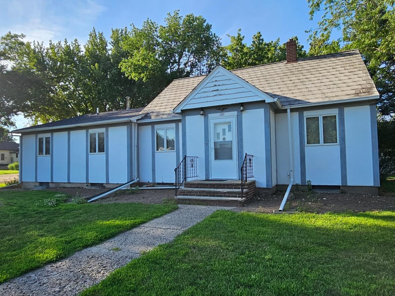 131 E Dineen St, Sanborn, MN 56083