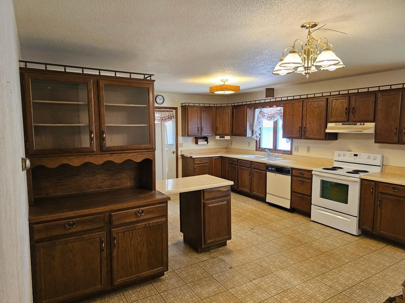 131 E Dineen St, Sanborn, MN 56083
