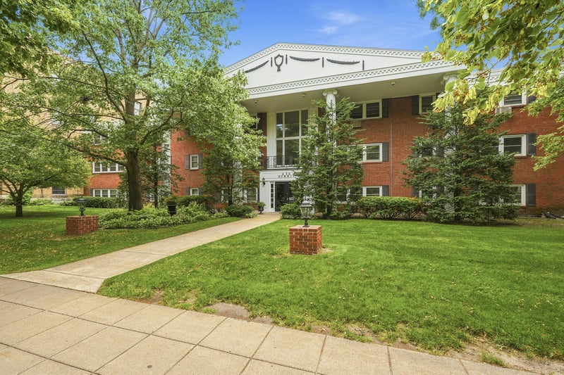 456 Summit Ave #203, Saint Paul, MN 55102