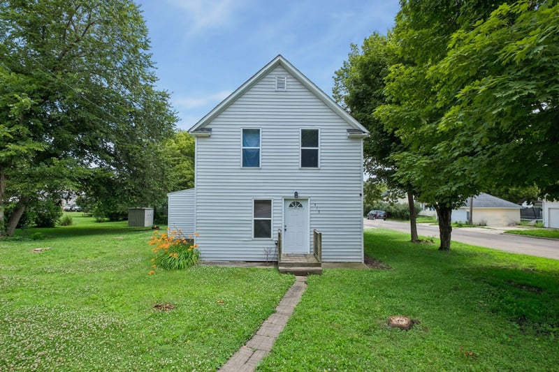 415 Francis St, Faribault, MN 55021