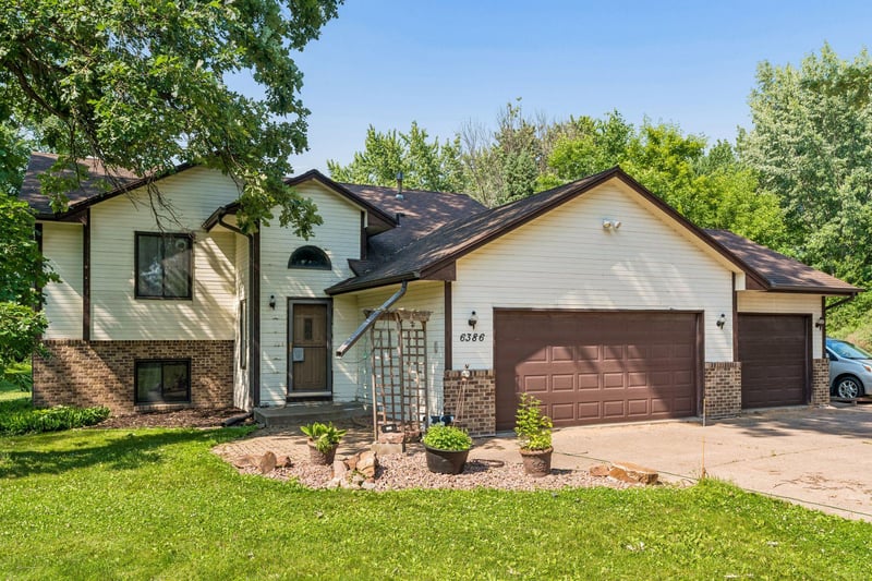 6386 255th St, Wyoming, MN 55092