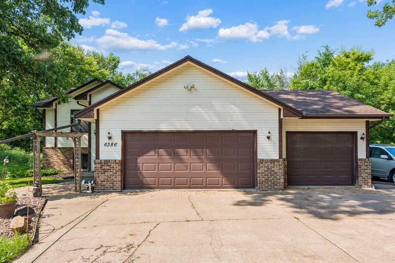 6386 255th St, Wyoming, MN 55092