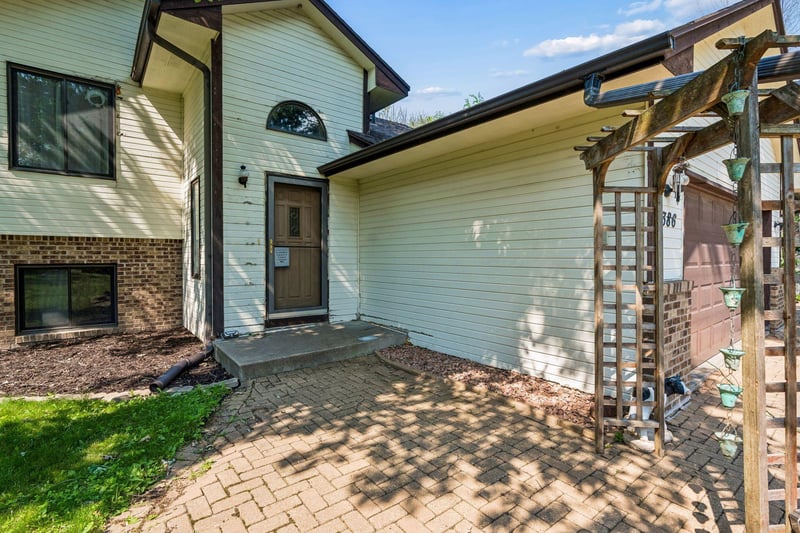 6386 255th St, Wyoming, MN 55092