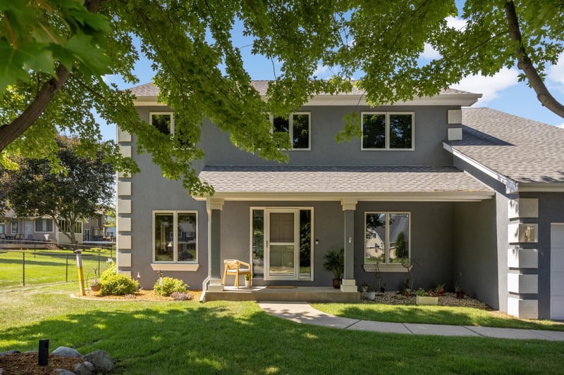 527 Hackmore Dr, Eagan, MN 55123