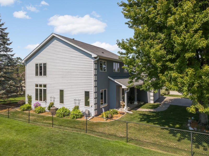 527 Hackmore Dr, Eagan, MN 55123