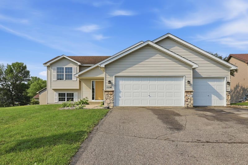 1114 Hidden Creek Blvd, Mayer, MN 55360