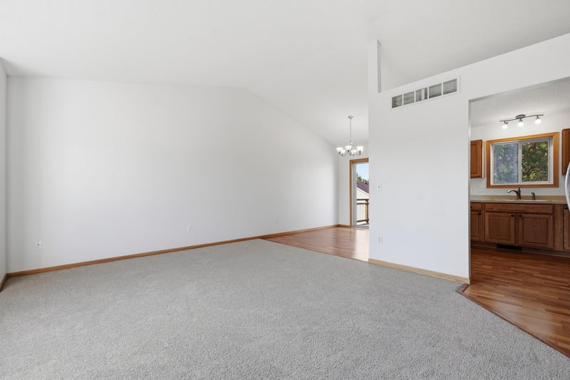 1114 Hidden Creek Blvd, Mayer, MN 55360