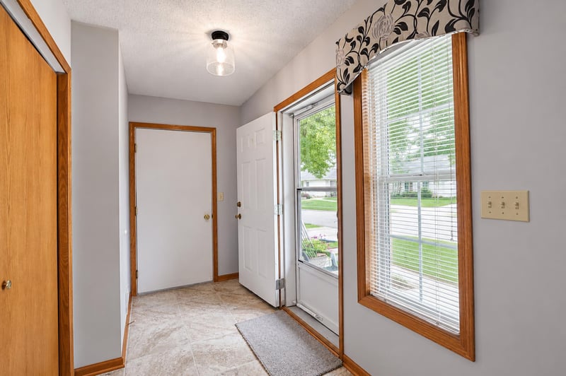 2102 Oak Tree Ln #A, Austin, MN 55912