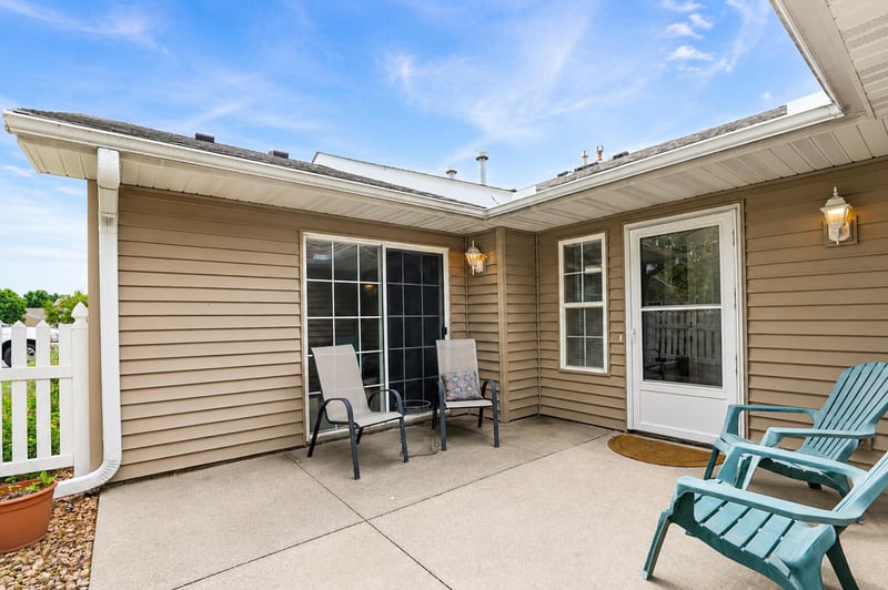 2102 Oak Tree Ln #A, Austin, MN 55912