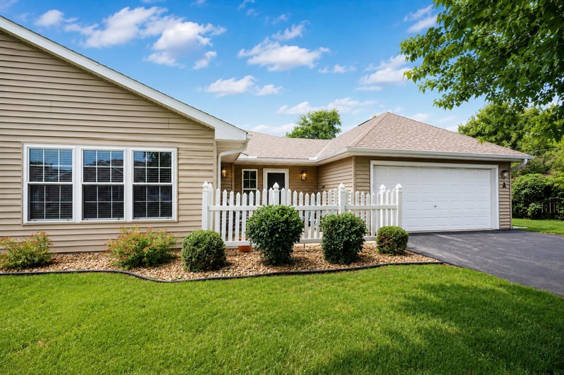 2102 Oak Tree Ln #A, Austin, MN 55912