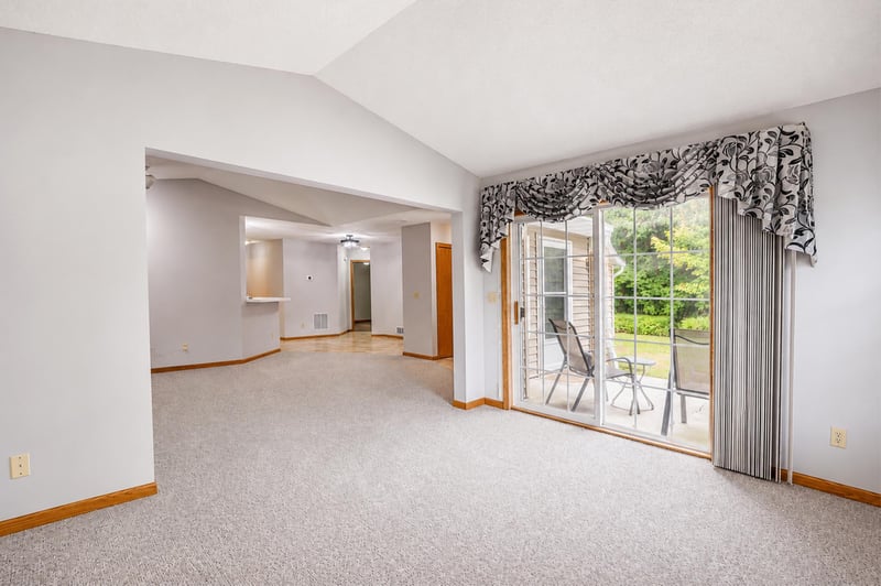 2102 Oak Tree Ln #A, Austin, MN 55912