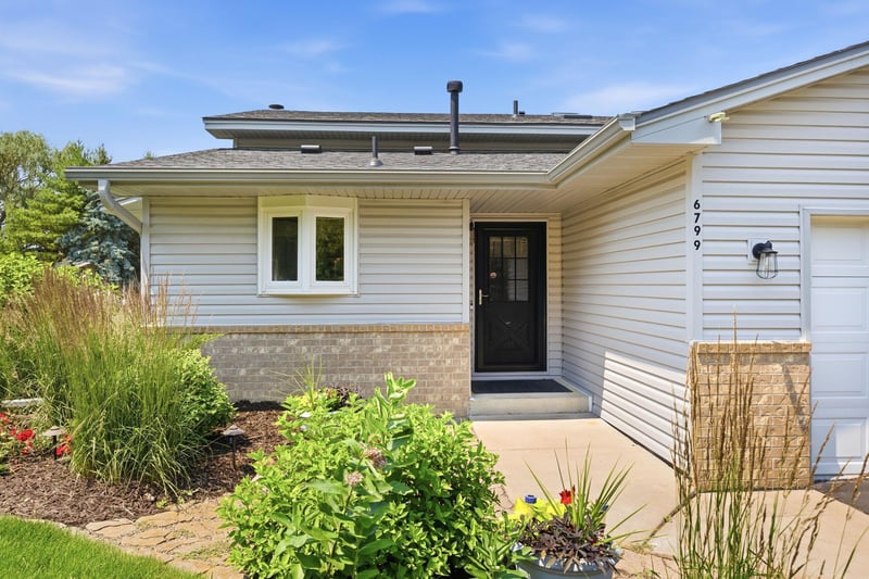 6799 Sunnyslope Dr N, Maple Grove, MN 55311