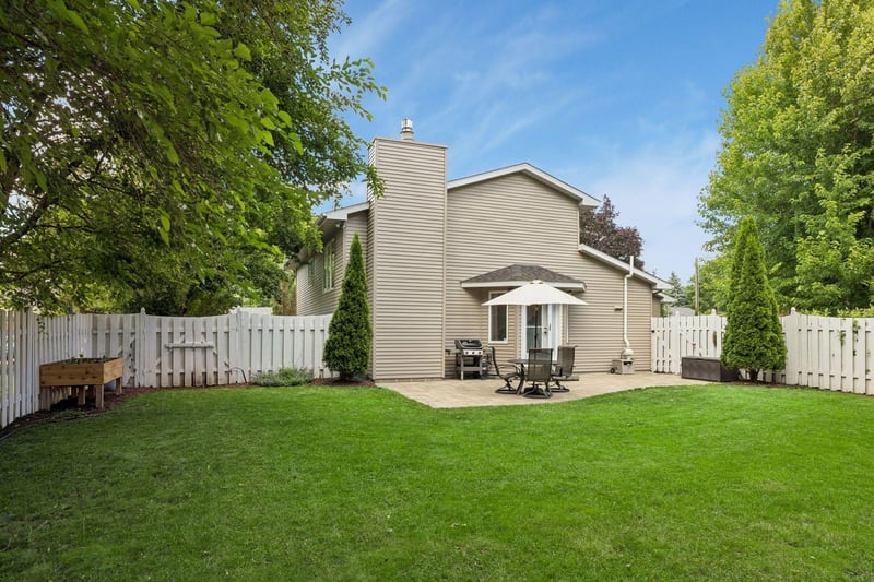10028 Park Cir, Bloomington, MN 55420