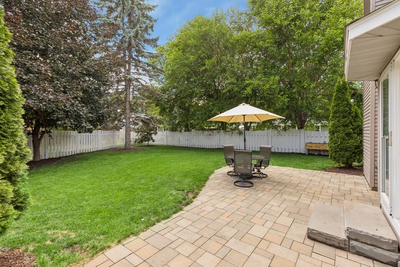 10028 Park Cir, Bloomington, MN 55420