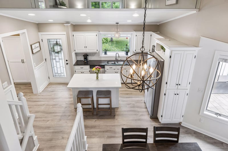 10028 Park Cir, Bloomington, MN 55420