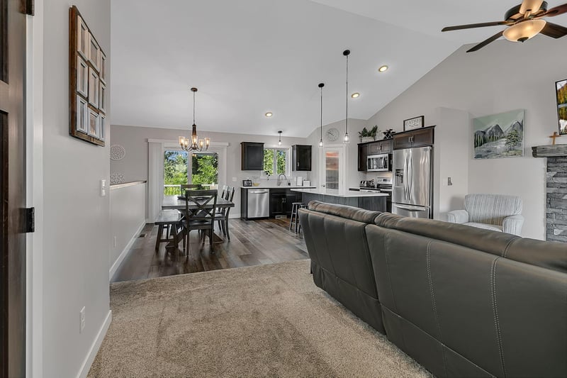 23063 Turquoise St, Saint Augusta, MN 56301