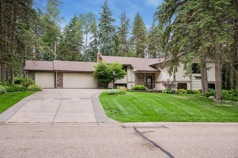 1148 Kenilworth Dr, Woodbury, MN 55125