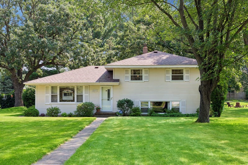 2163 29th Ave NW, New Brighton, MN 55112