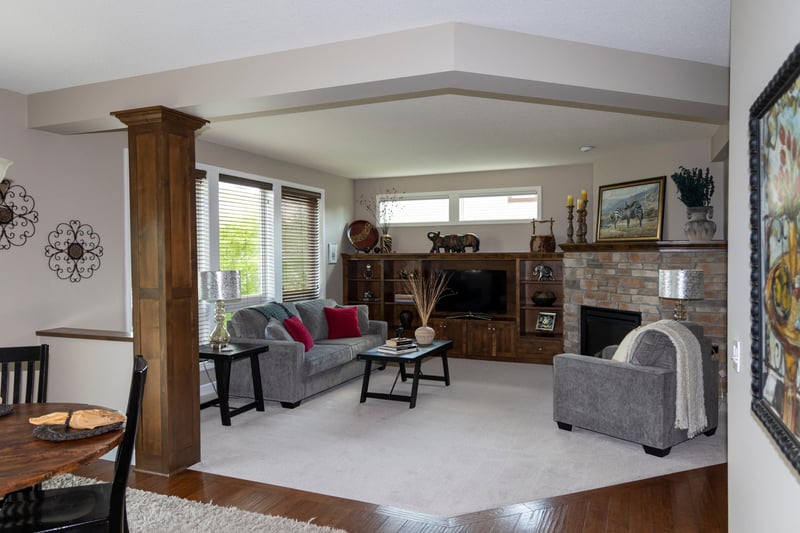 1364 Ridge Ln, Shakopee, MN 55379