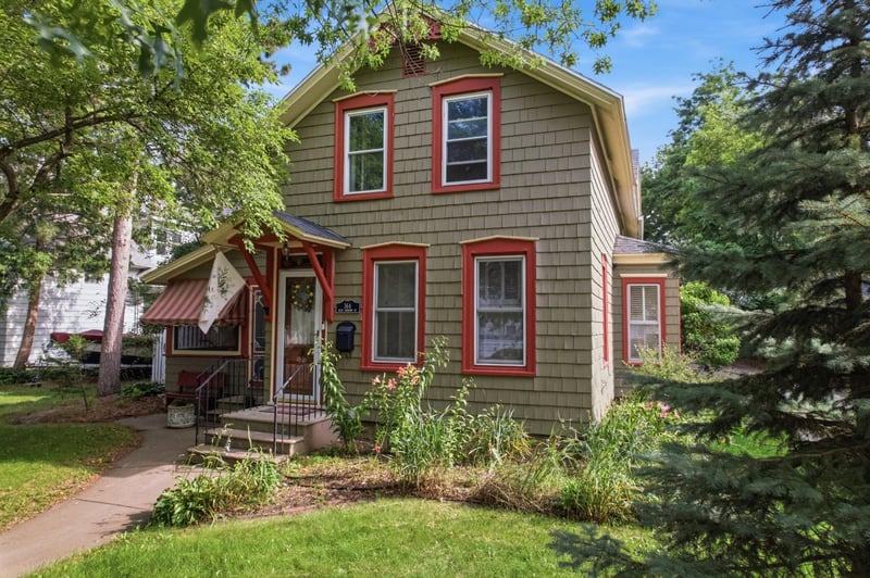 364 W Sanborn St, Winona, MN 55987