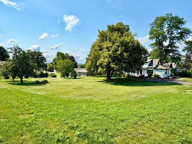 142 Red Wing Ave S, Red Wing, MN 55066
