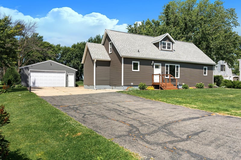 22341 570th Ave, Austin, MN 55912