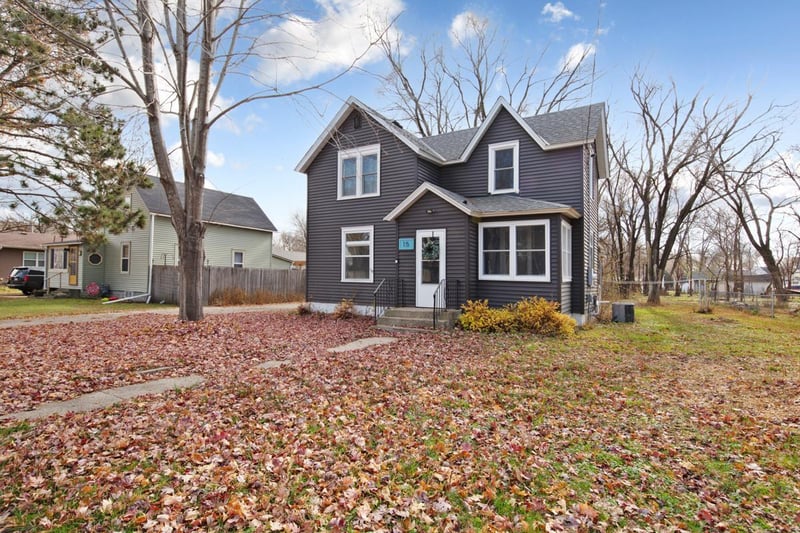 15 14th St NE, Faribault, MN 55021