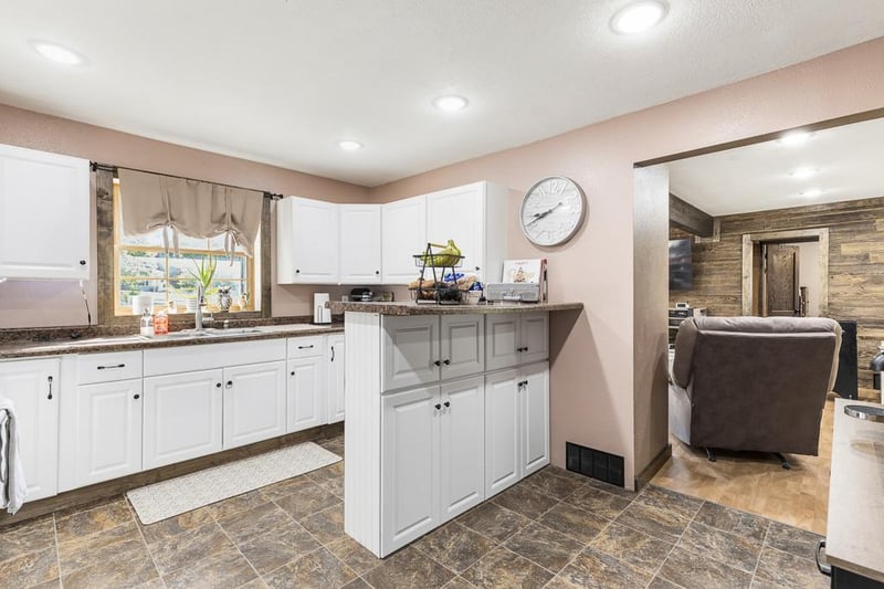 218 Grant St S, Lake Benton, MN 56149