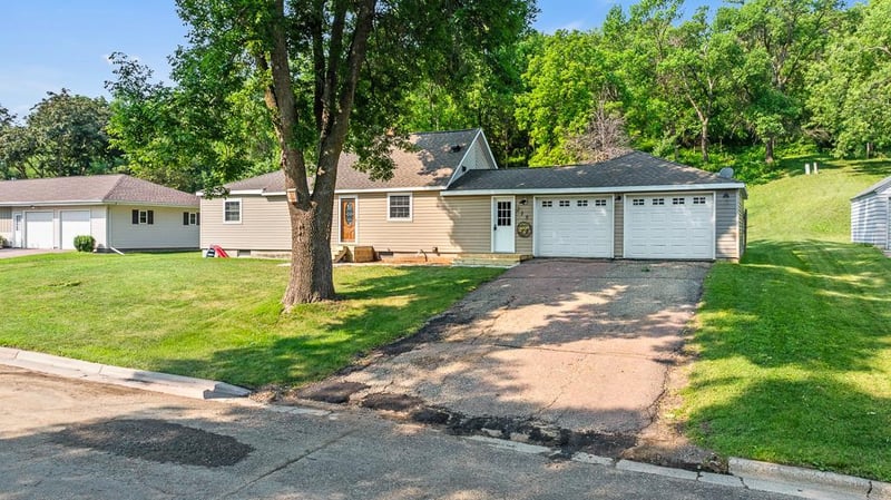 218 Grant St S, Lake Benton, MN 56149