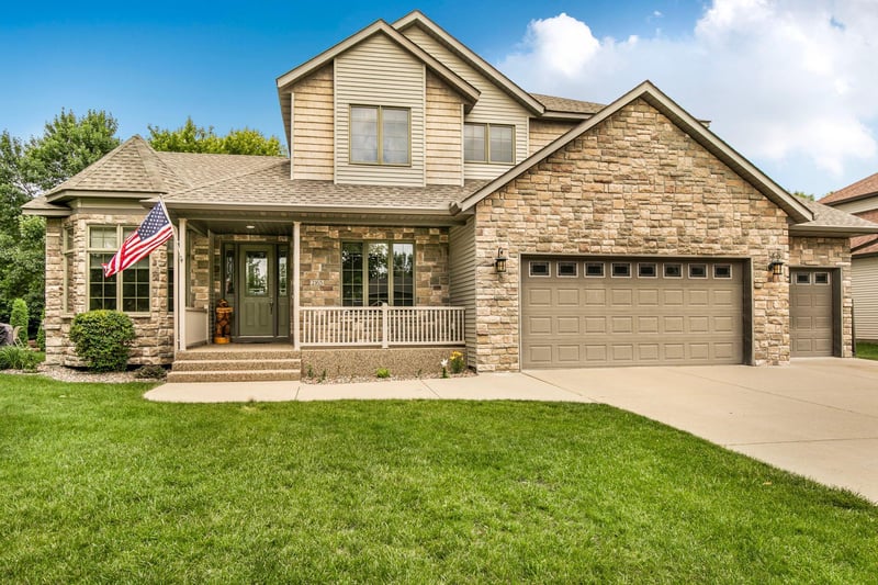 2165 Mill Pond Dr, Saint Cloud, MN 56303