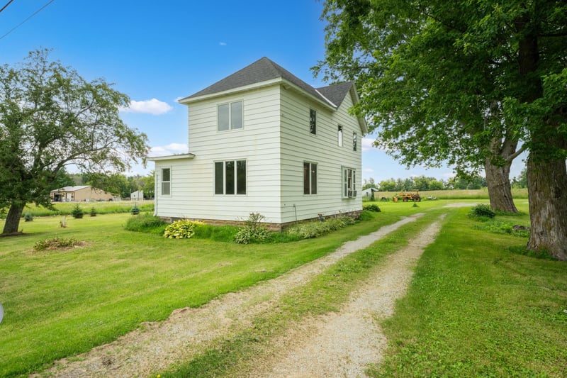 55570 State Highway 56, West Concord, MN 55985