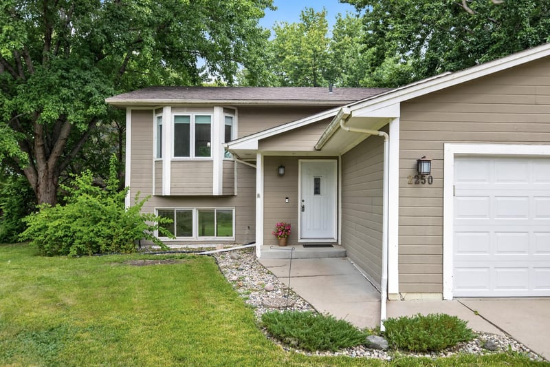 2250 Van Sloun Rd, Chaska, MN 55318