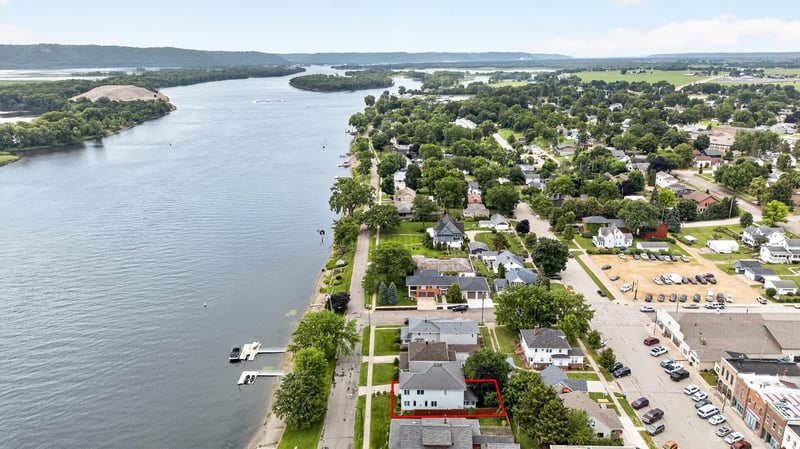 118 Lawrence Blvd E, Wabasha, MN 55981