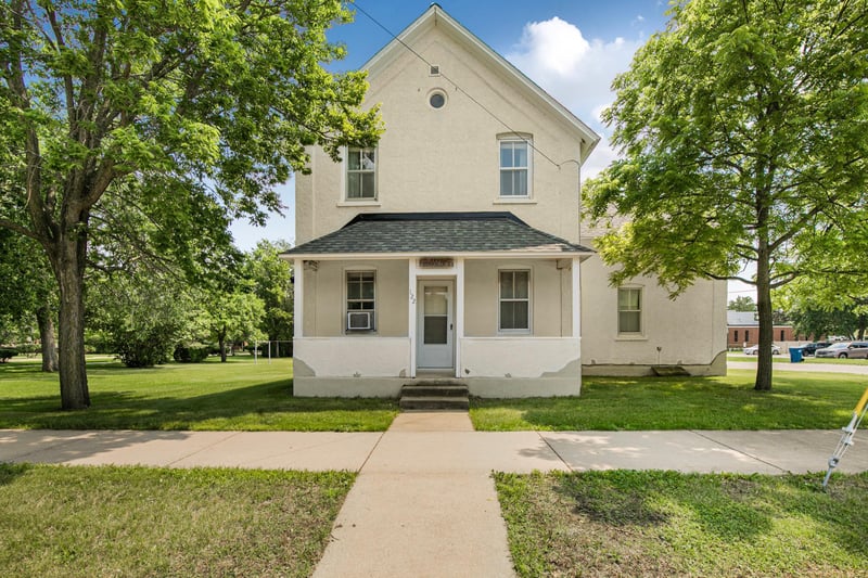 122 W Minnesota St, Saint Joseph, MN 56374