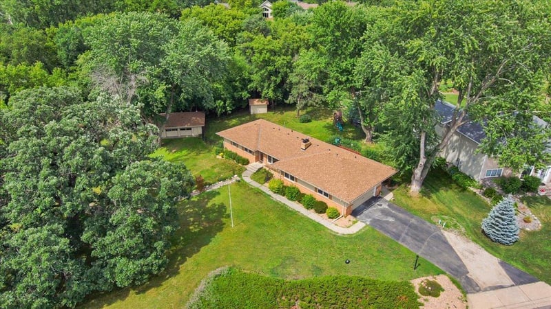 2300 Oakwood Dr, Burnsville, MN 55306