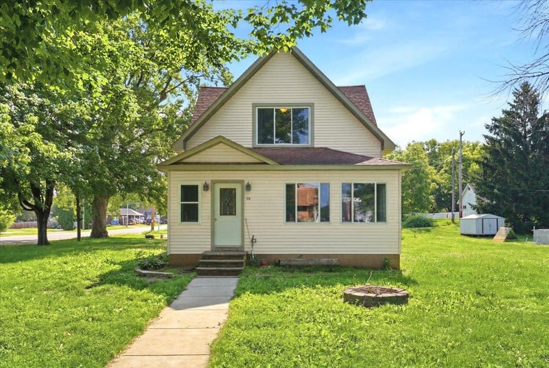 130 N Woodworth St, Elmwood, WI 54740