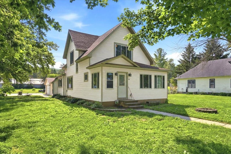 130 N Woodworth St, Elmwood, WI 54740