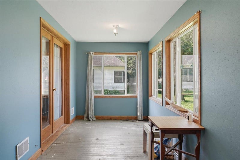 130 N Woodworth St, Elmwood, WI 54740