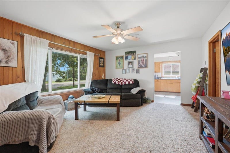 130 N Woodworth St, Elmwood, WI 54740