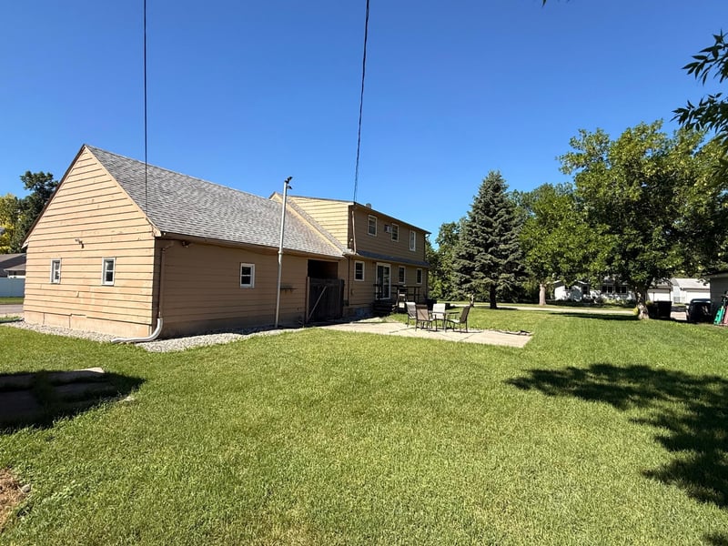 1902 8th Ave N, Moorhead, MN 56560