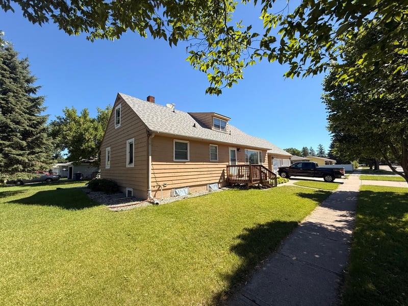 1902 8th Ave N, Moorhead, MN 56560