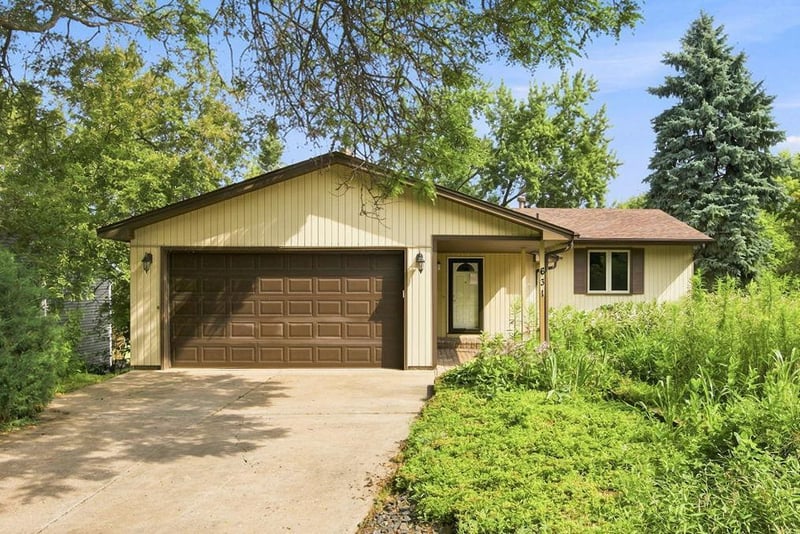 631 Transit Ave W, Roseville, MN 55113