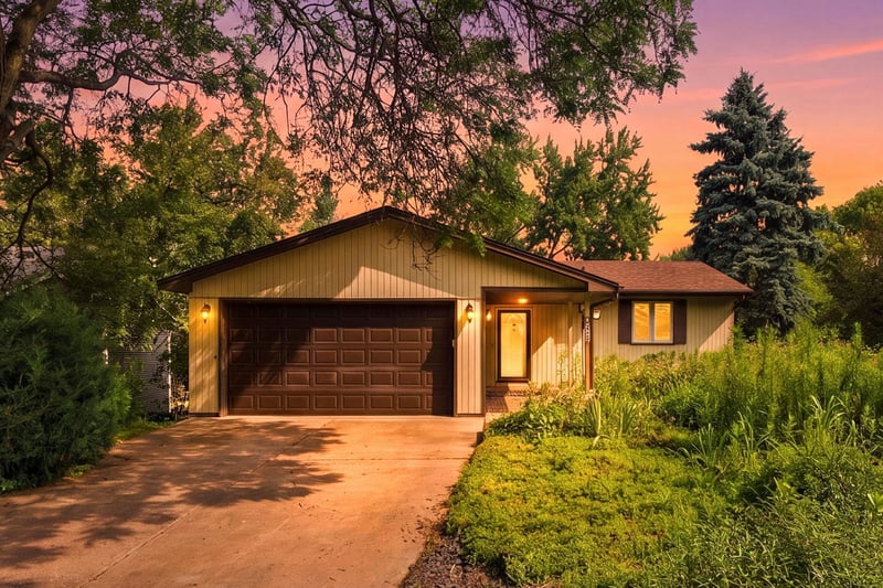 631 Transit Ave W, Roseville, MN 55113