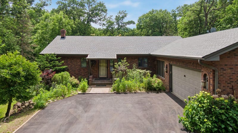 9825 Brent Ave, Inver Grove Heights, MN 55077