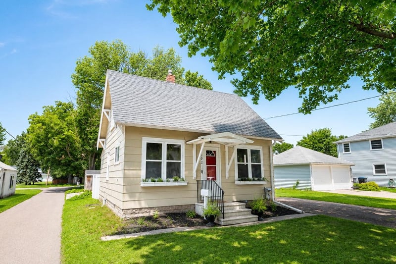 192 Long St, Mankato, MN 56001
