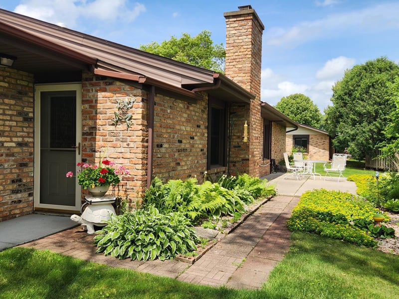 1064 Zanzibar Ln N, Plymouth, MN 55447